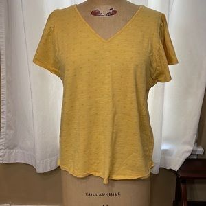 Sonoma yellow gold patterned v-neck tee shirt w capped short sleeves